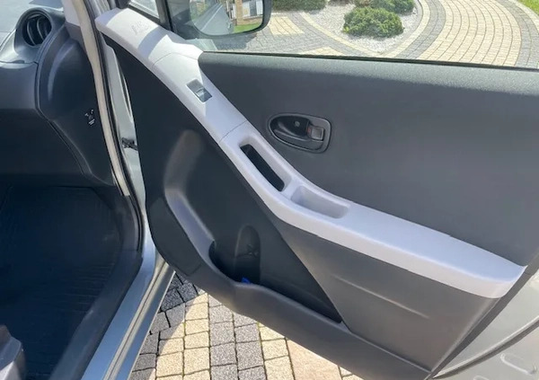 Toyota Yaris cena 17900 przebieg: 203642, rok produkcji 2011 z Tarnów małe 191